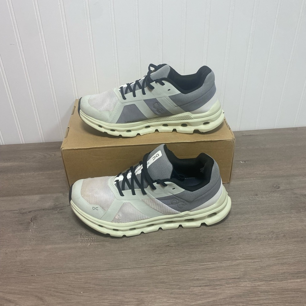 On Running Women's Athletic Shoes - Gray and Cream